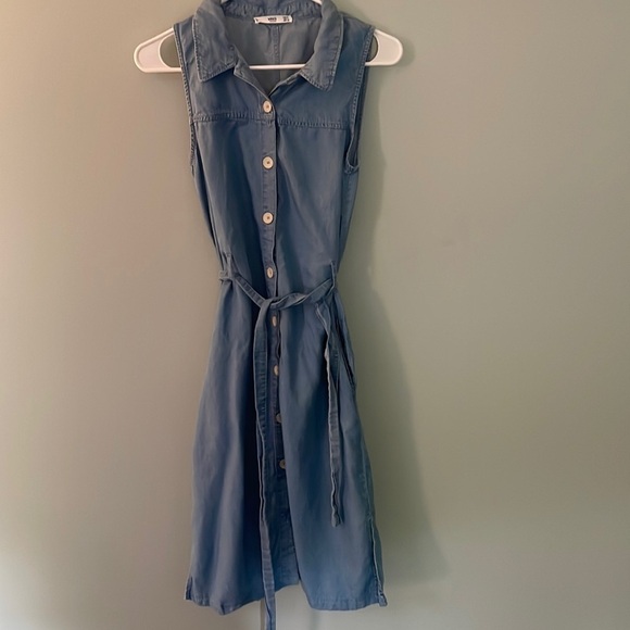 EUC MNG Casual chambray 100% Lyocel dress. Size 4 - Picture 3 of 15